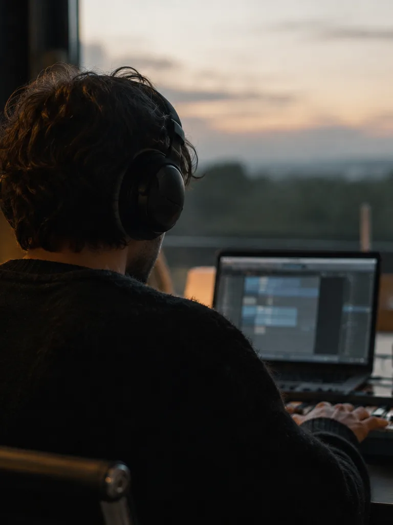 Remixer nutzt Stems und MIDI eines KI-Musik-Agenten