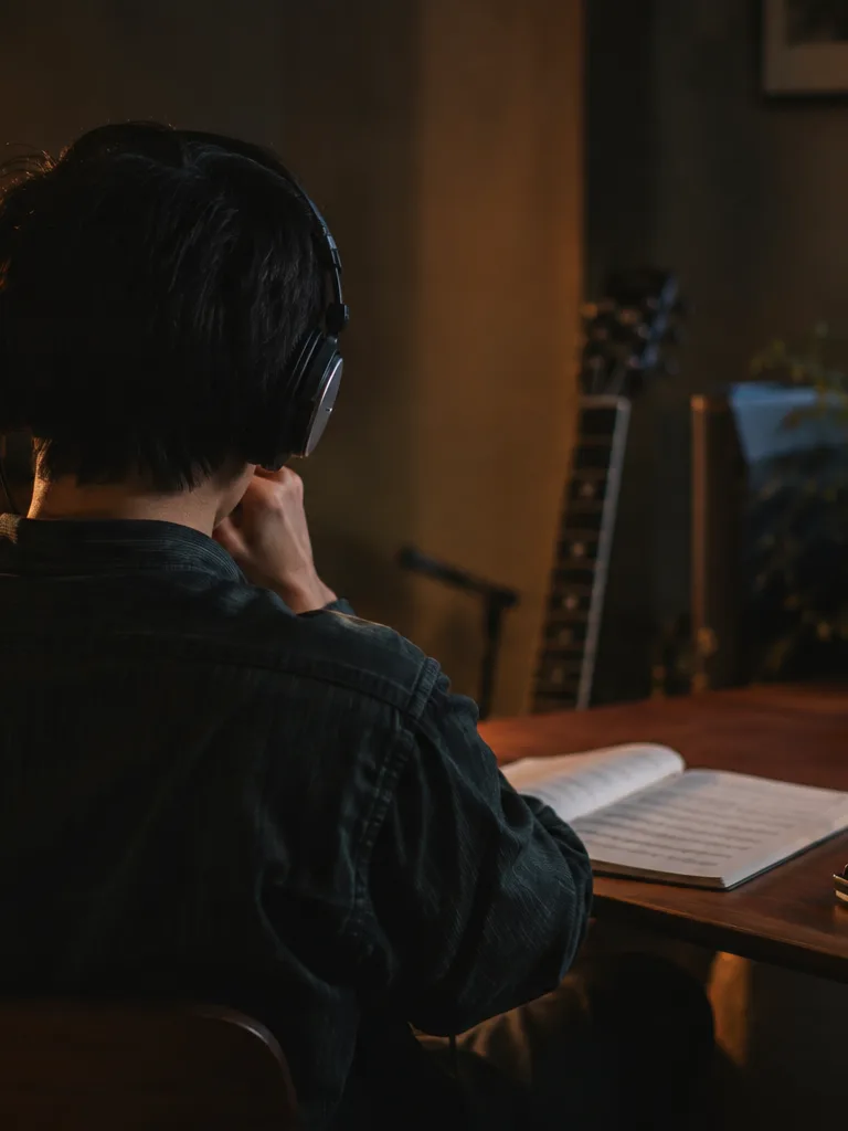 Cover artist practicing with a minus-one mix